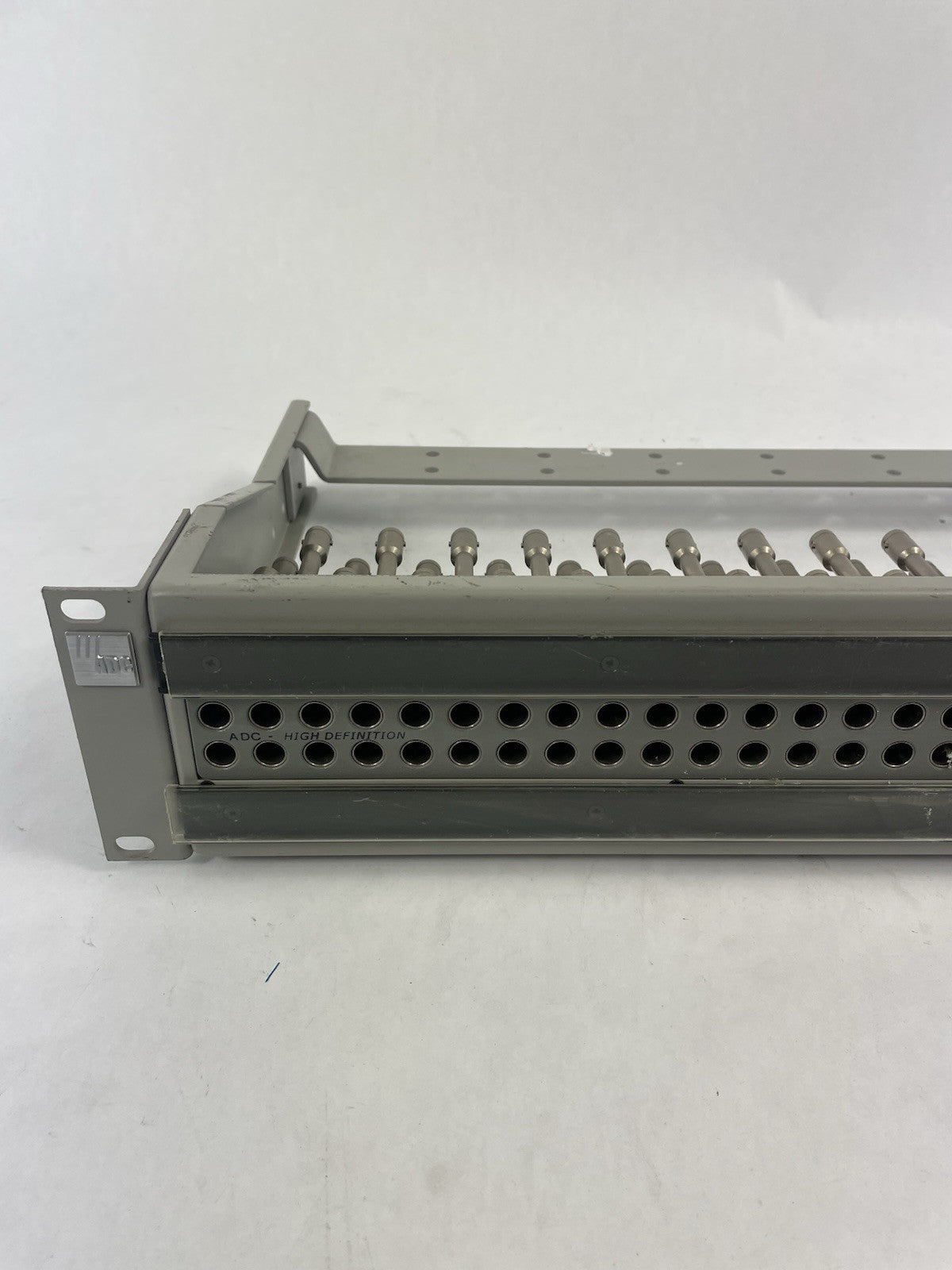 ADC PP1347379-MVJ-BK Midsize Normalled HD Video Patchbay 2x32 (64 ports) GRAY