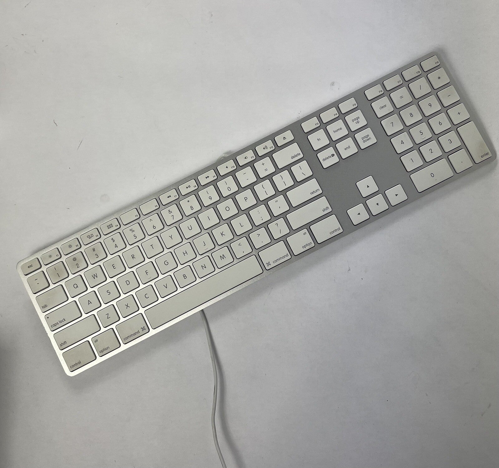Apple A1243 109-key USB Wired Ultra-Thin Aluminum Keyboard - Silver - MB110LL/A