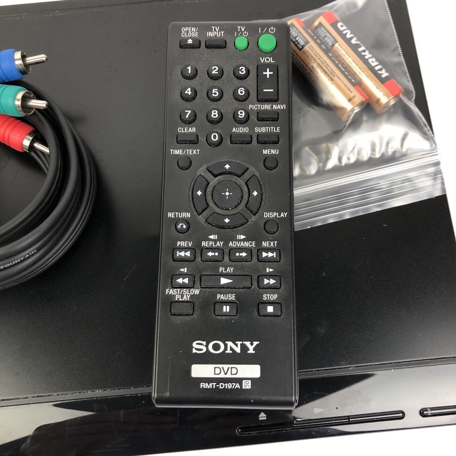 OEM Sony CD / DVD Player  DVP-SR210P w Remote Control Sony RMT-D197A * VGC LOOK