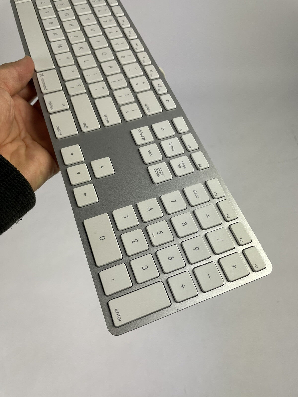 Genuine Apple Wired Aluminum USB Keyboard w/ Numeric Keypad MB110LL/A A1243