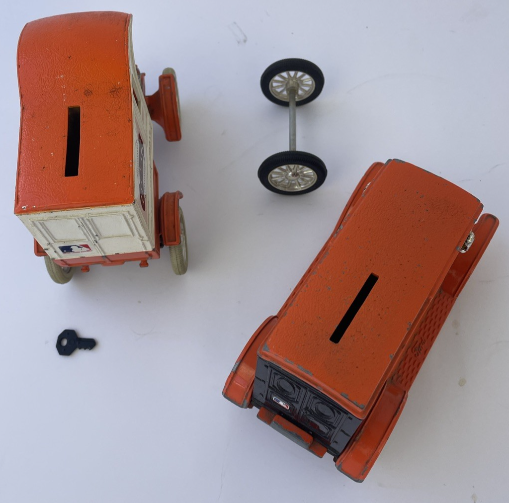 2 x SAN FRANCISCO GIANTS AMERICAN PASTIME SERIES DIECAST METAL BANK 1994 LOOK
