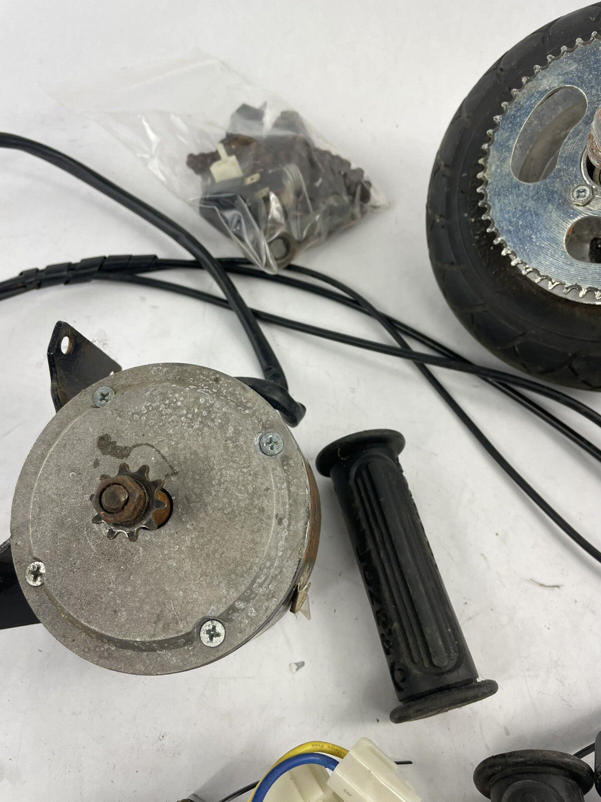 Razor E150 Electric Scooter Motor 24V Tire Assembly, Front Wheel, Brakes (kit 1)