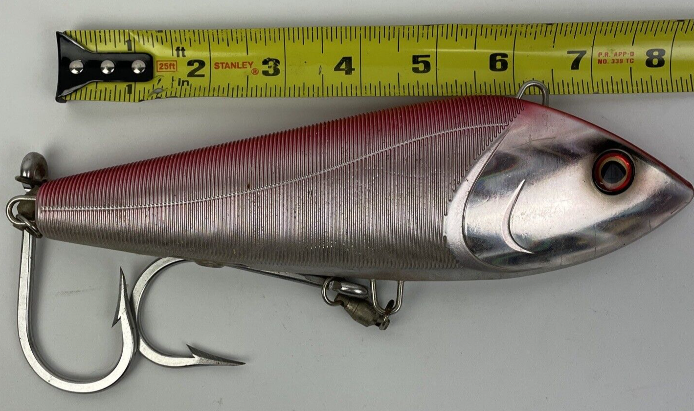 Yo-Zuri S Marau 8-inch silver and red saltwater trolling fishing lure.