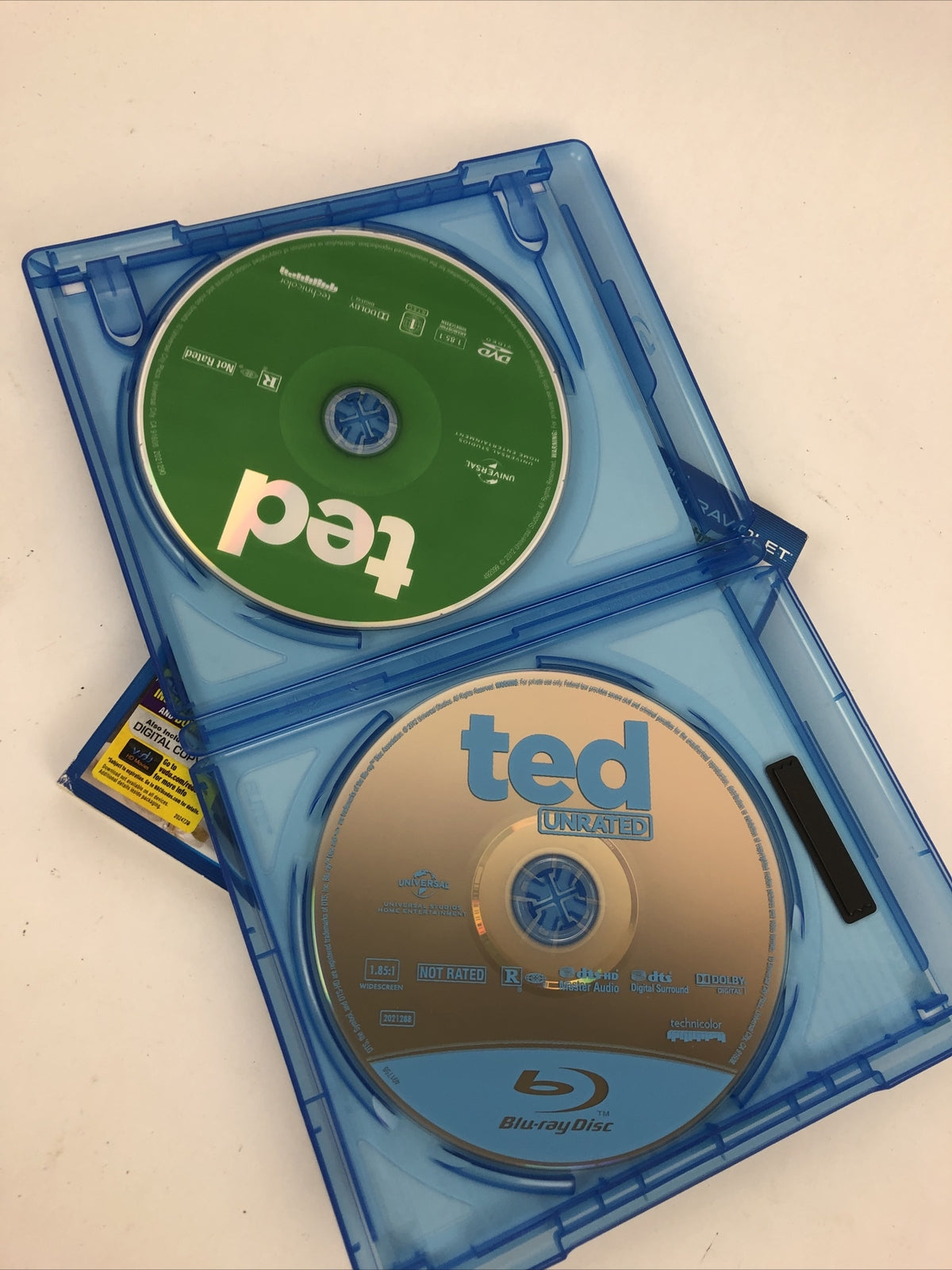 Ted (Two-Disc Combo Pack: Blu-ray + DVD + Slipcover  * Mint Discs