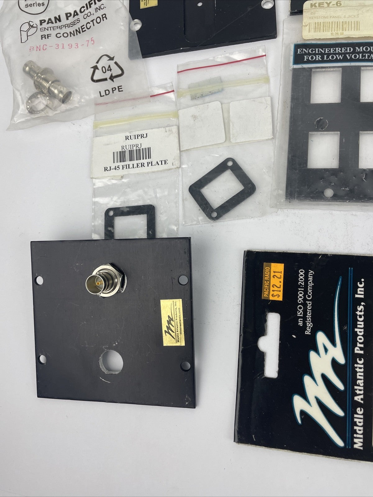 Middle Atlantic Products Inc Lot Of 29 Pieces Key4 Key6 UCPB1 UNIV4 UNIV6 RJ45 +