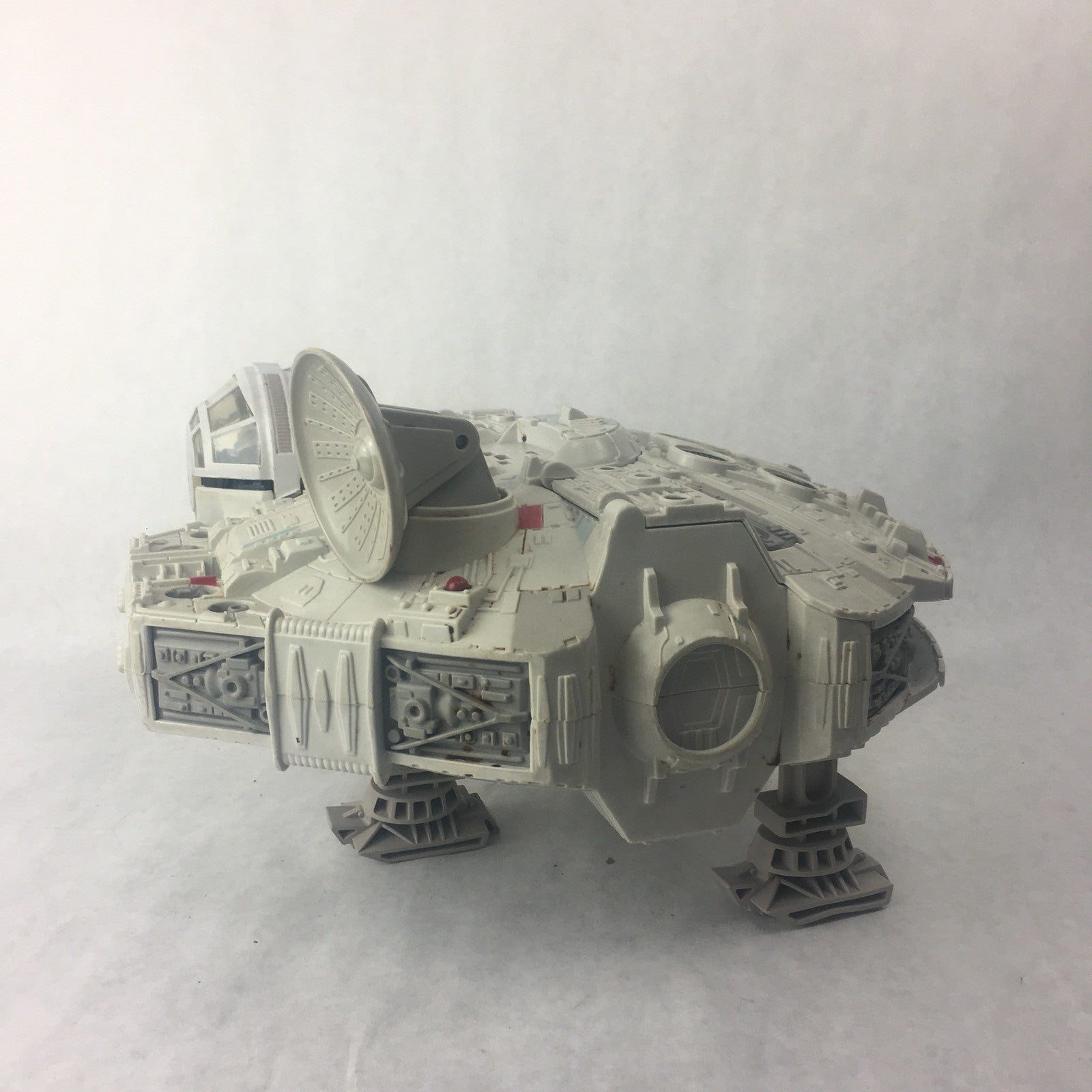 STAR WARS MILLENIUM FALCON SPACESHIP 2001 Hasbro C-060A
