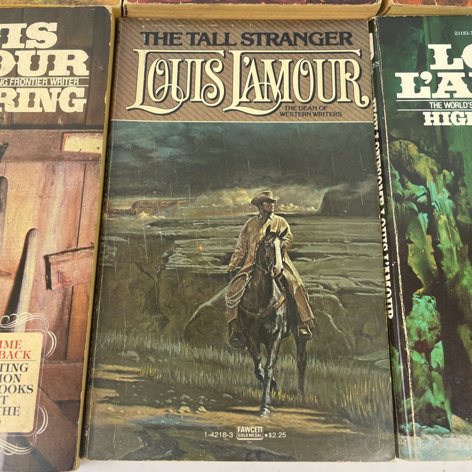 VINTAGE LOT OF 8 LOUIS L'AMOUR WESTERN PAPERBACK BOOKS See Discription
