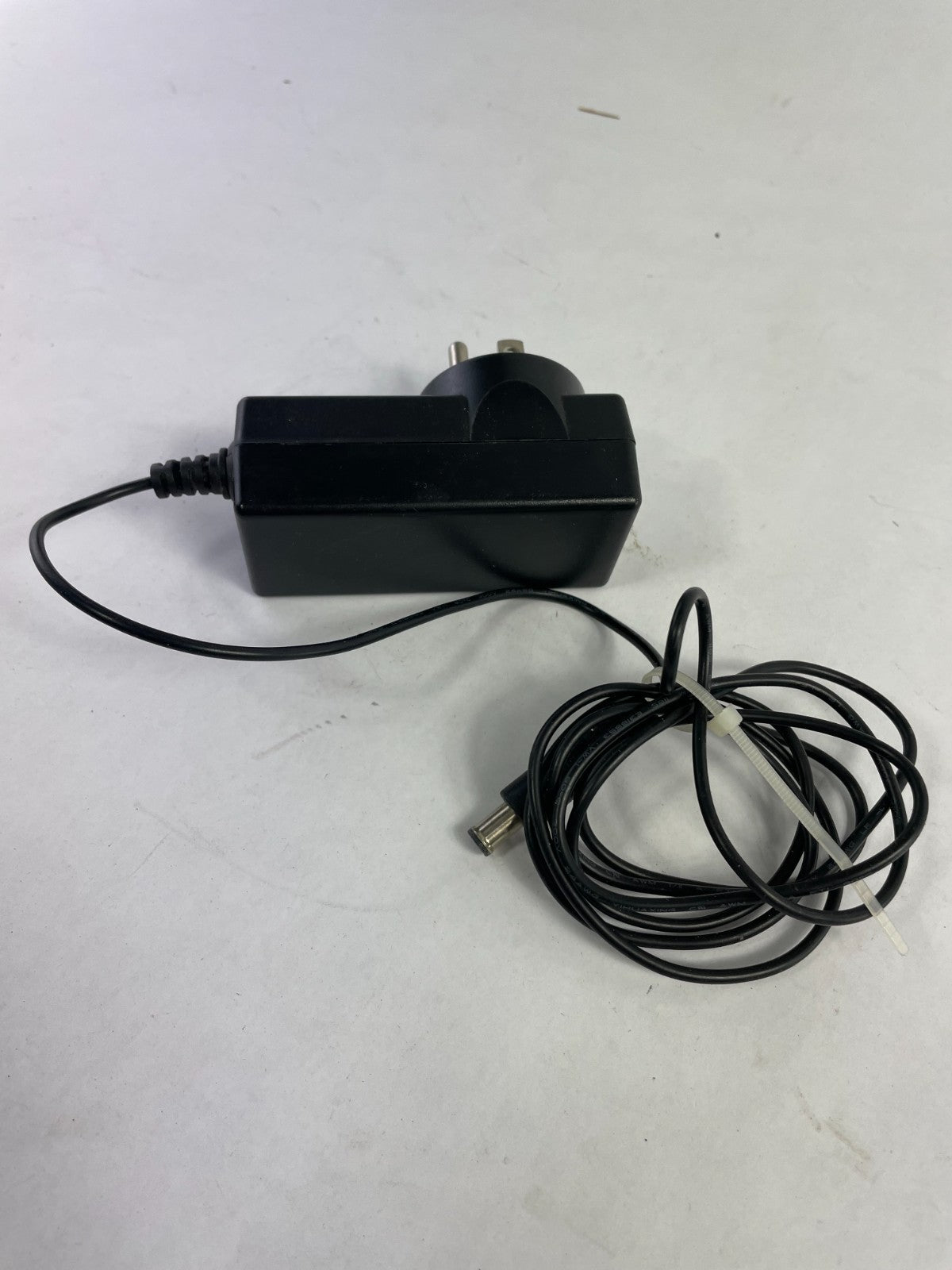 Geniune LG Model ADS-40FSG-19 Output 19V 1.3 A AC Power Supply AC Adapter #A85