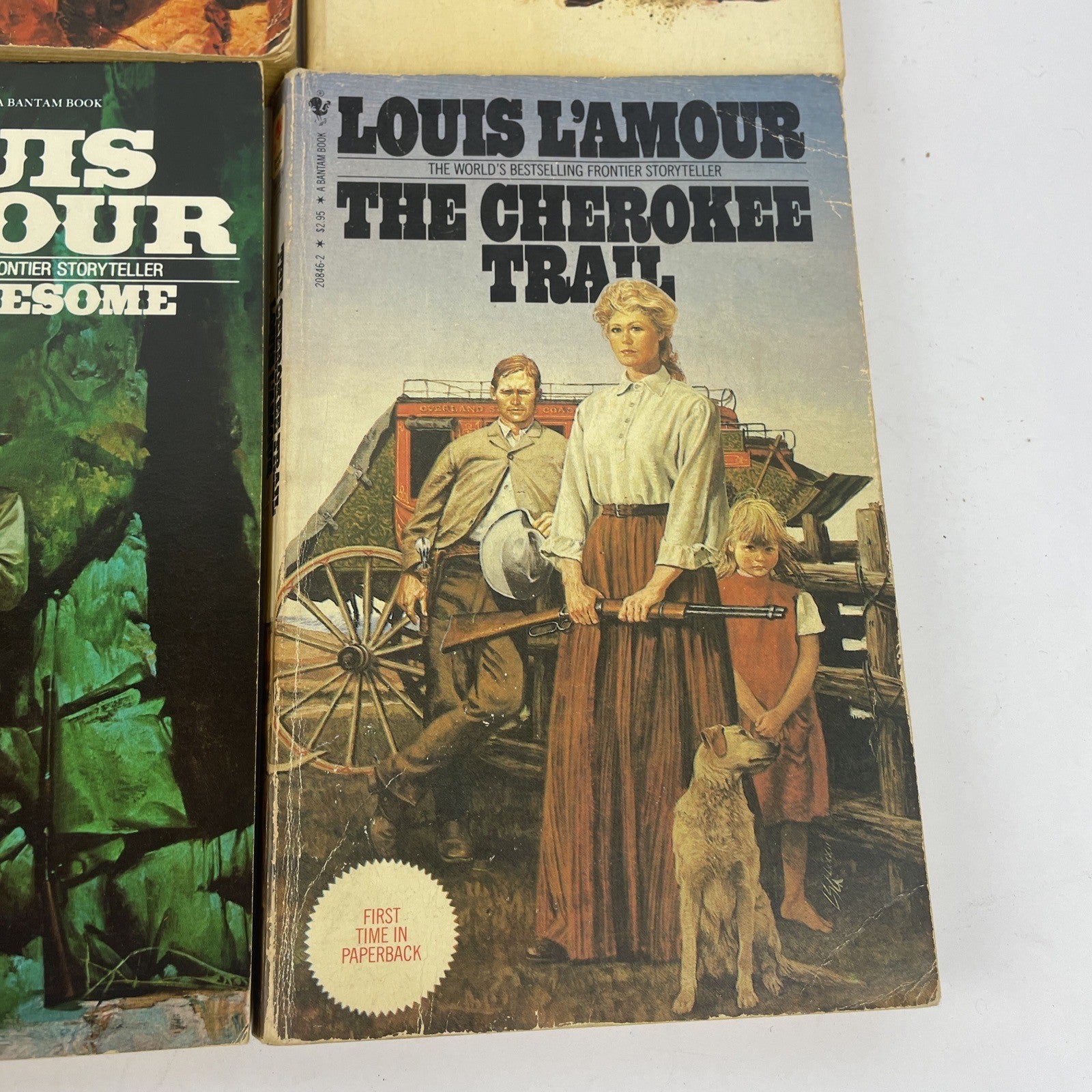 VINTAGE LOT OF 8 LOUIS L'AMOUR WESTERN PAPERBACK BOOKS See Discription