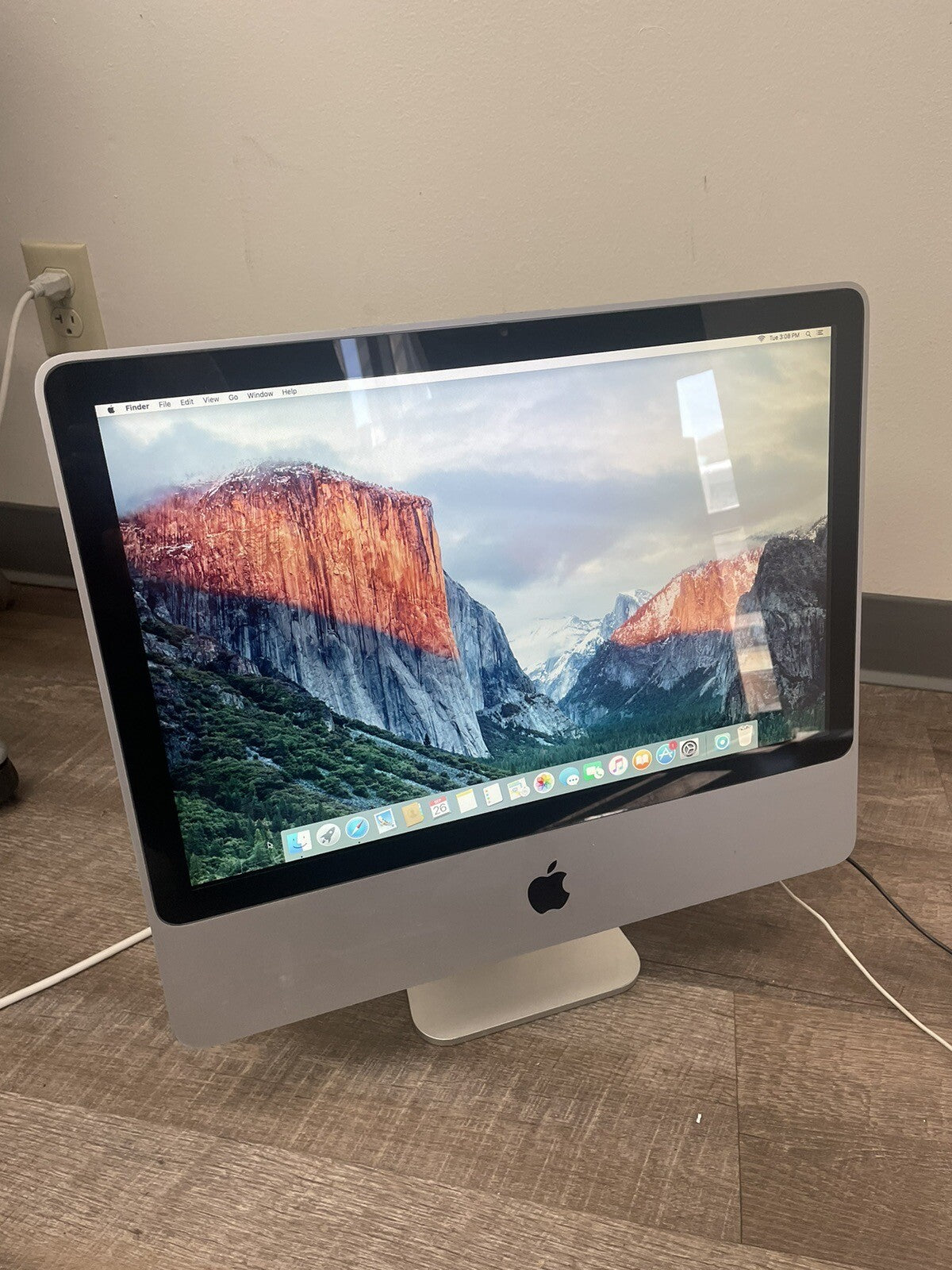 Apple A1224 Imac 20" Intel 2.0 GHz Core 2 Duo 3GB Ram 500GB SSD Hard drive