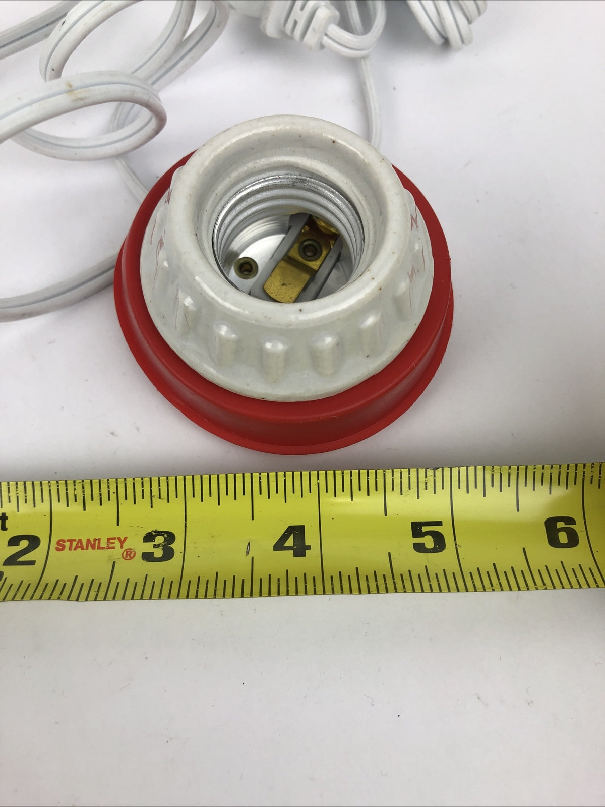 Porcelain LAMPHOLDER Ceramic WHITE Bulb Fixture Two Piece LEVITON XCI w CAPLUG