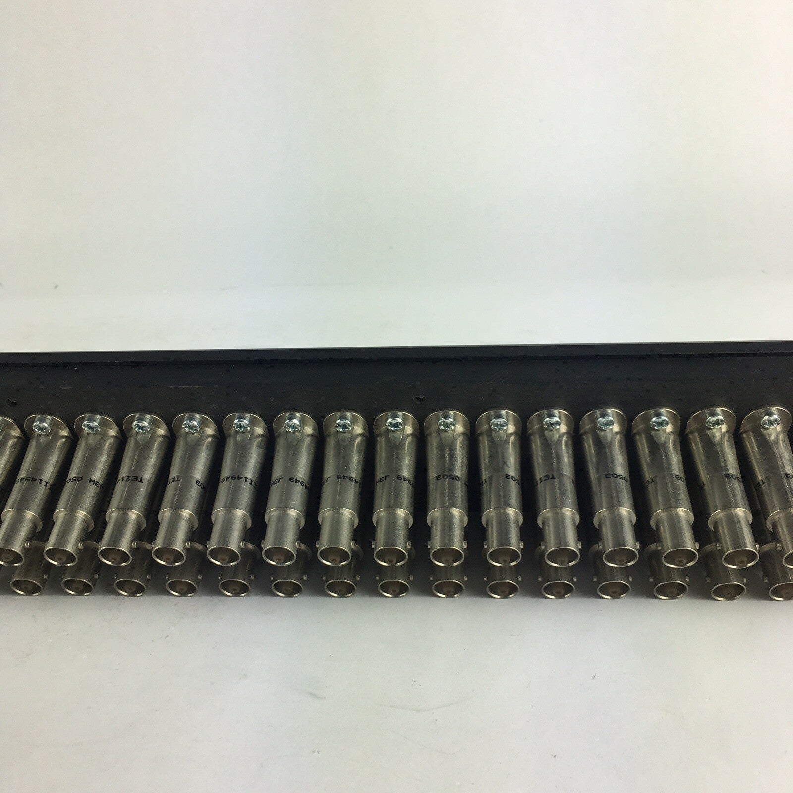 Bittree MINI-TRIAX BULKHEAD PATCHBAY KIT, 2X28 B52H-2WTHD 1.5RU