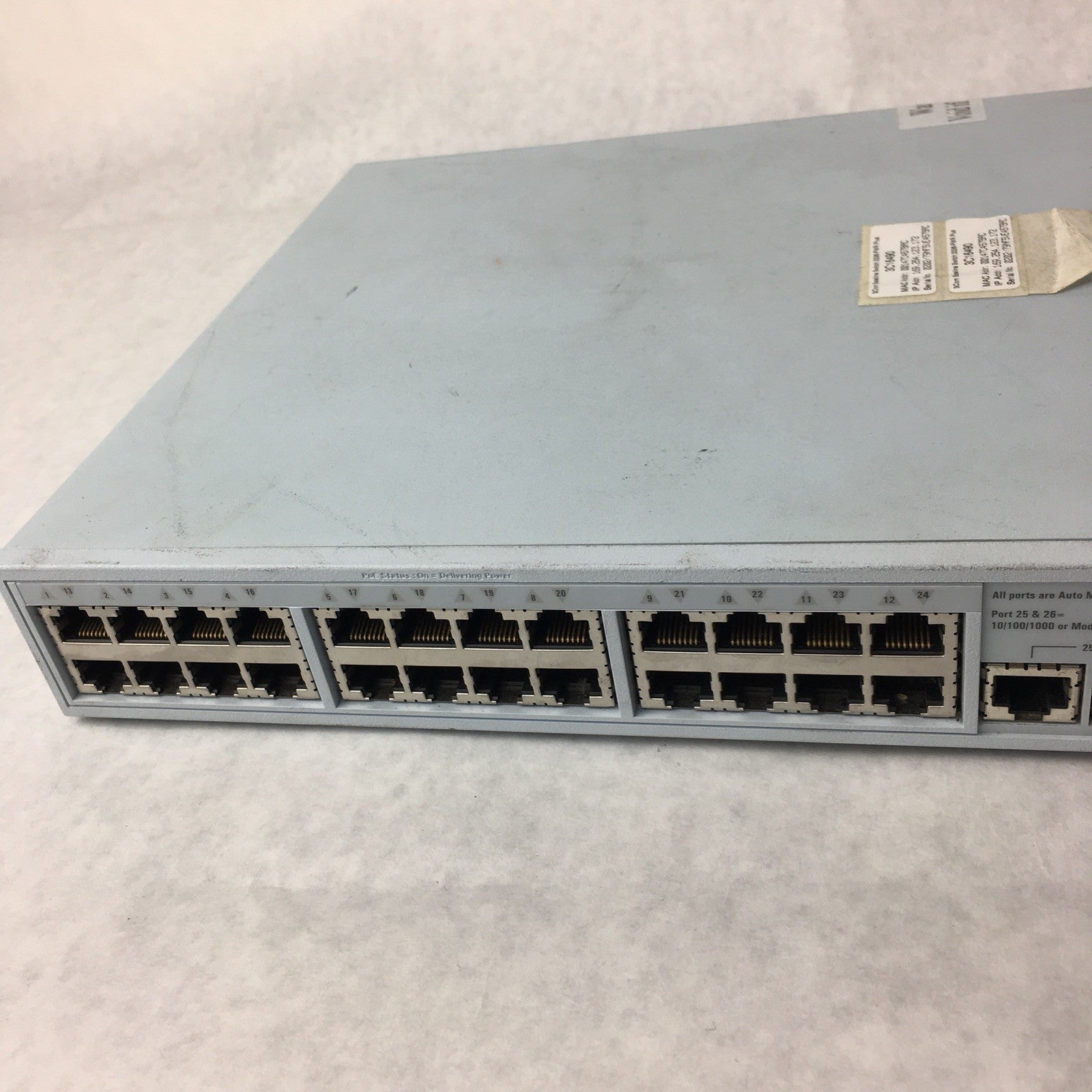 3Com Baseline Switch 2226 Plus 24-Port 10/100 2-Gigabit 3C16475BS