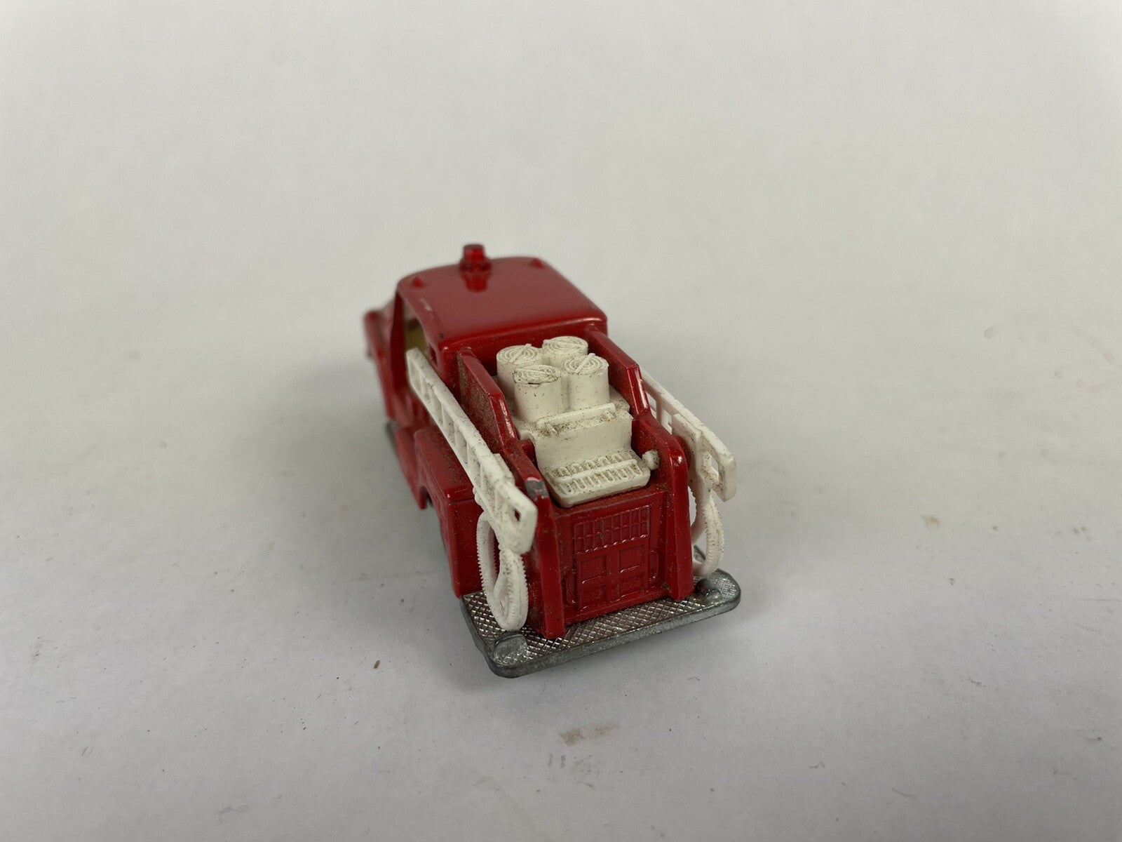 1975 Isuzu Pump Fire Engine No. 68 minicar 1/81 Tomica made in Japan TOMY