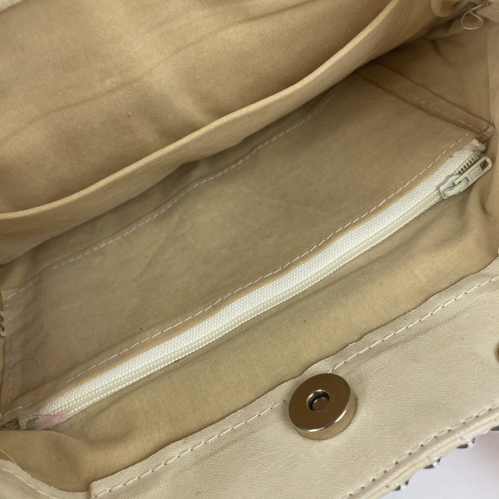 Vintage White Aluminum Metal Mesh Purse W/ Lucite Amber Handles Magnetic Closure