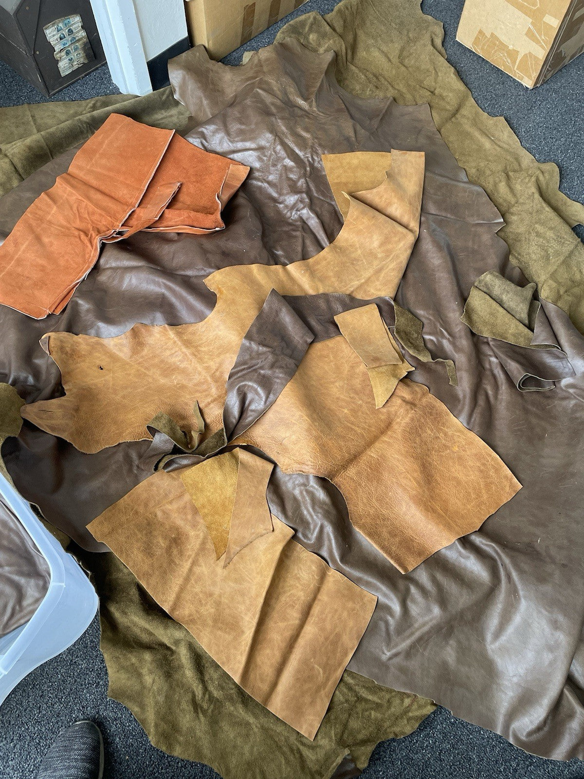 35 Lbs Lot Of Large Misc Leather  Suede Scraps / Crafting Upholstery Assorted