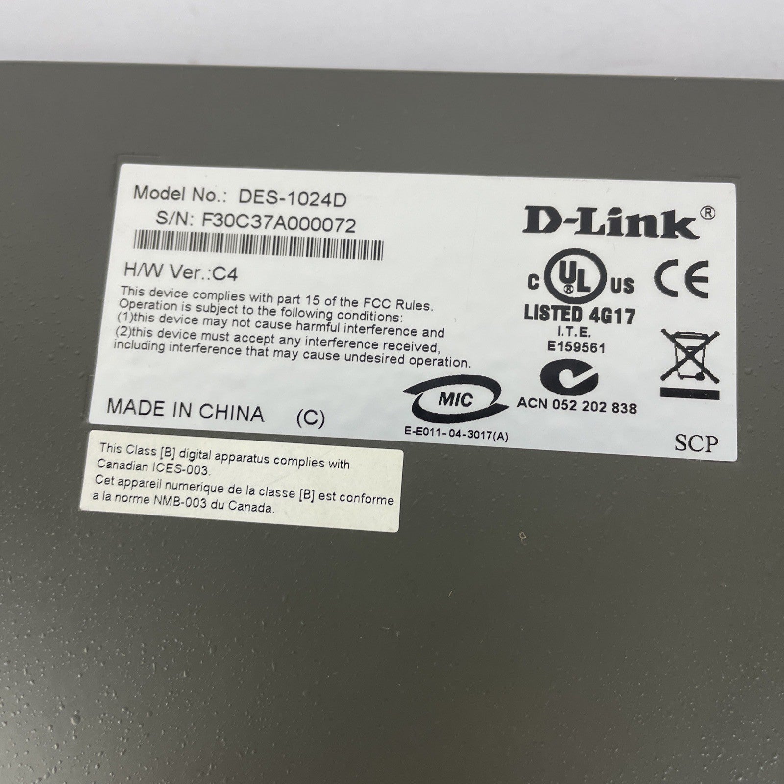 D-Link DES-1024D 24-port Fast Ethernet rack mount network switch