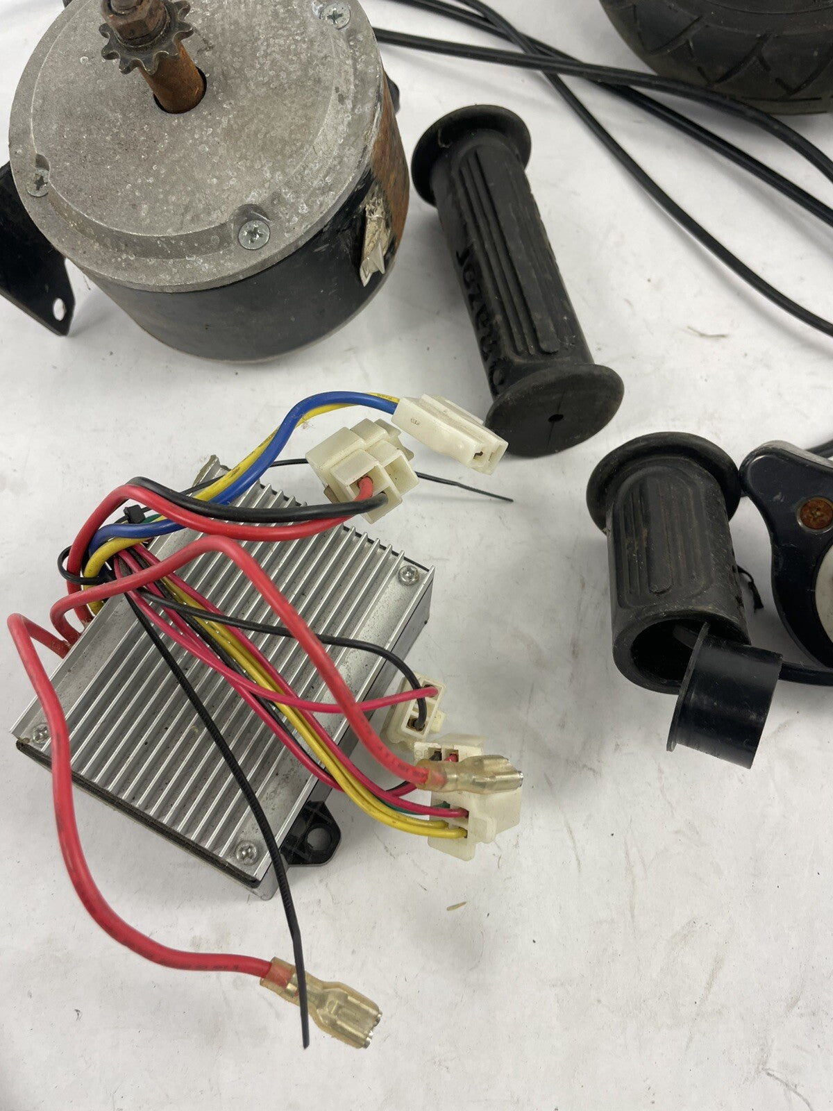 Razor E150 Electric Scooter Motor 24V Tire Assembly, Front Wheel, Brakes (kit 1)