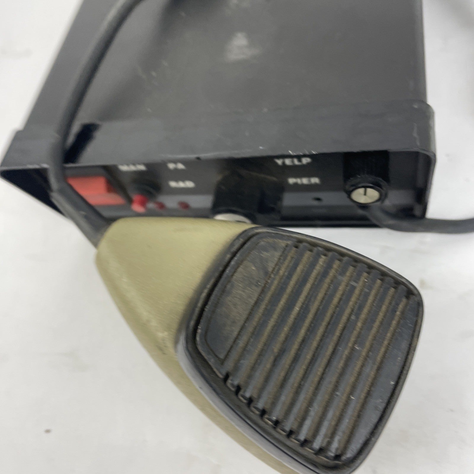 Whelen 295SL100 12V 200 Watt Speaker Controller With Microphone & Wiring Harness
