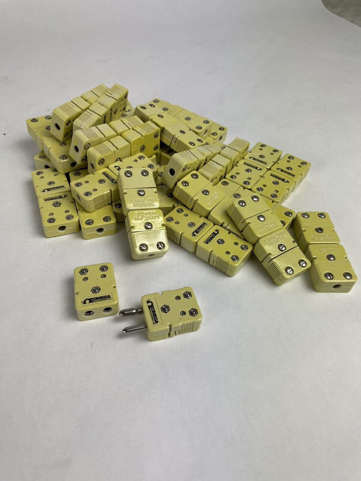 Lot of 32: Omega UOX-T Ceramic MiniatureThermocouple connectors High Temperature