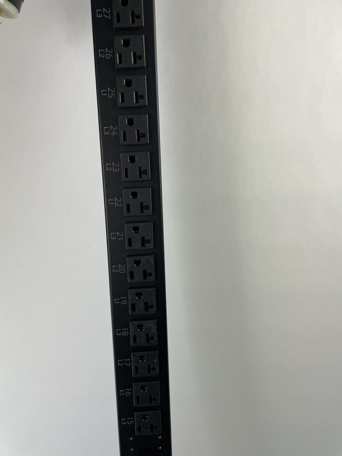 APC AP7862 METERED PDU, 208V NEMA L21-20P Input, (42) Power Distribution Strip