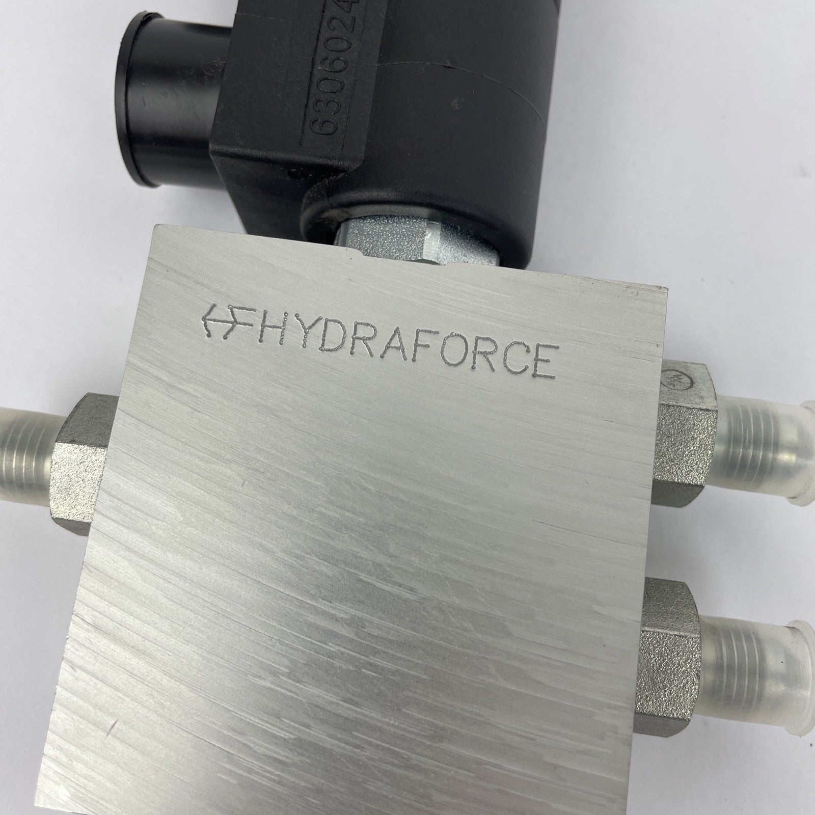 Hydraforce 4 Way Solenoid Valve 70244860 - 2 x 6306024 Plugs - LOOK