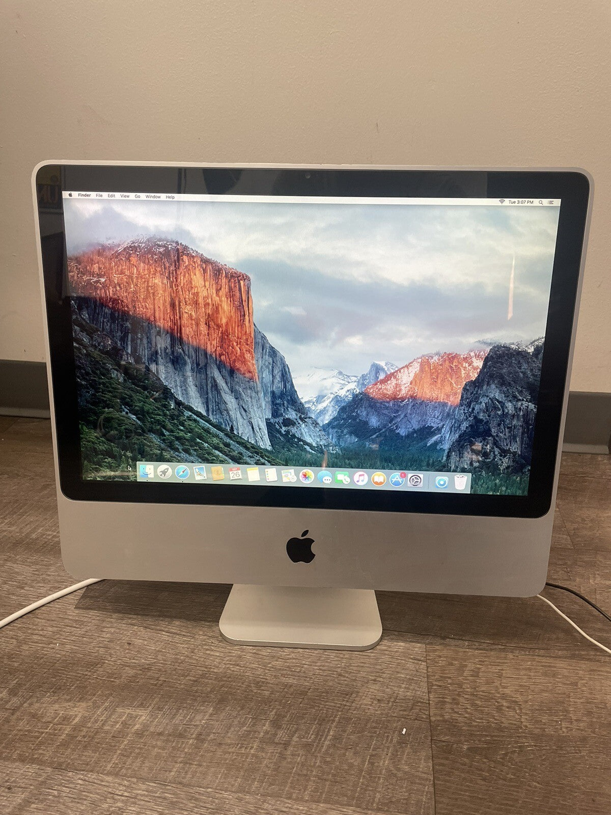 Apple A1224 Imac 20" Intel 2.0 GHz Core 2 Duo 3GB Ram 500GB SSD Hard drive