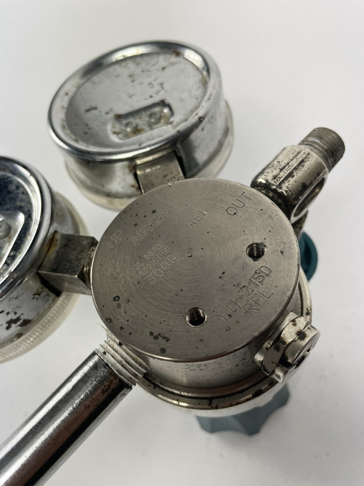 AIRGAS 4122301 TWO STAGE GAS REGULATOR GAUGE 100 / 3000 PSI 4122301-000