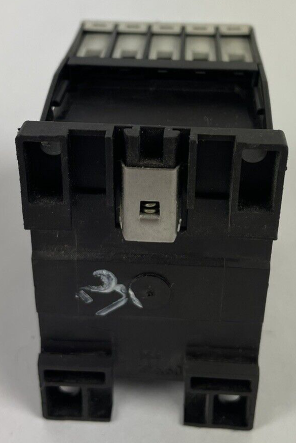 Eaton DIL M7-10 24V 3PH 600VAC 20A Contactor 3 Pole XTCE007B10 M007B DIN Rail