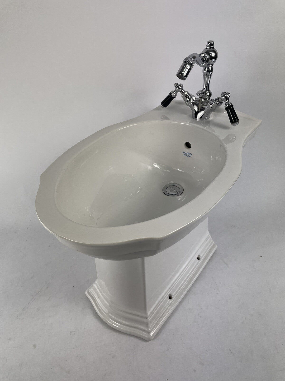 Imperial Astoria Deco Bidet Toilet Bidet Kallista England THG Paris bidet mixer