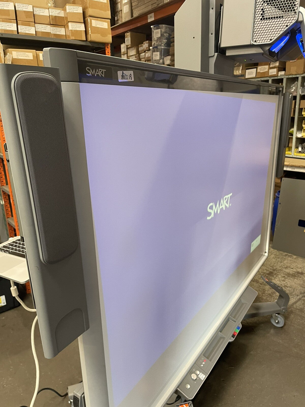 SMARTBOARD 800 DViT  - 77in Interactive Whiteboard FSUX Mobile Stand SBA-L audio