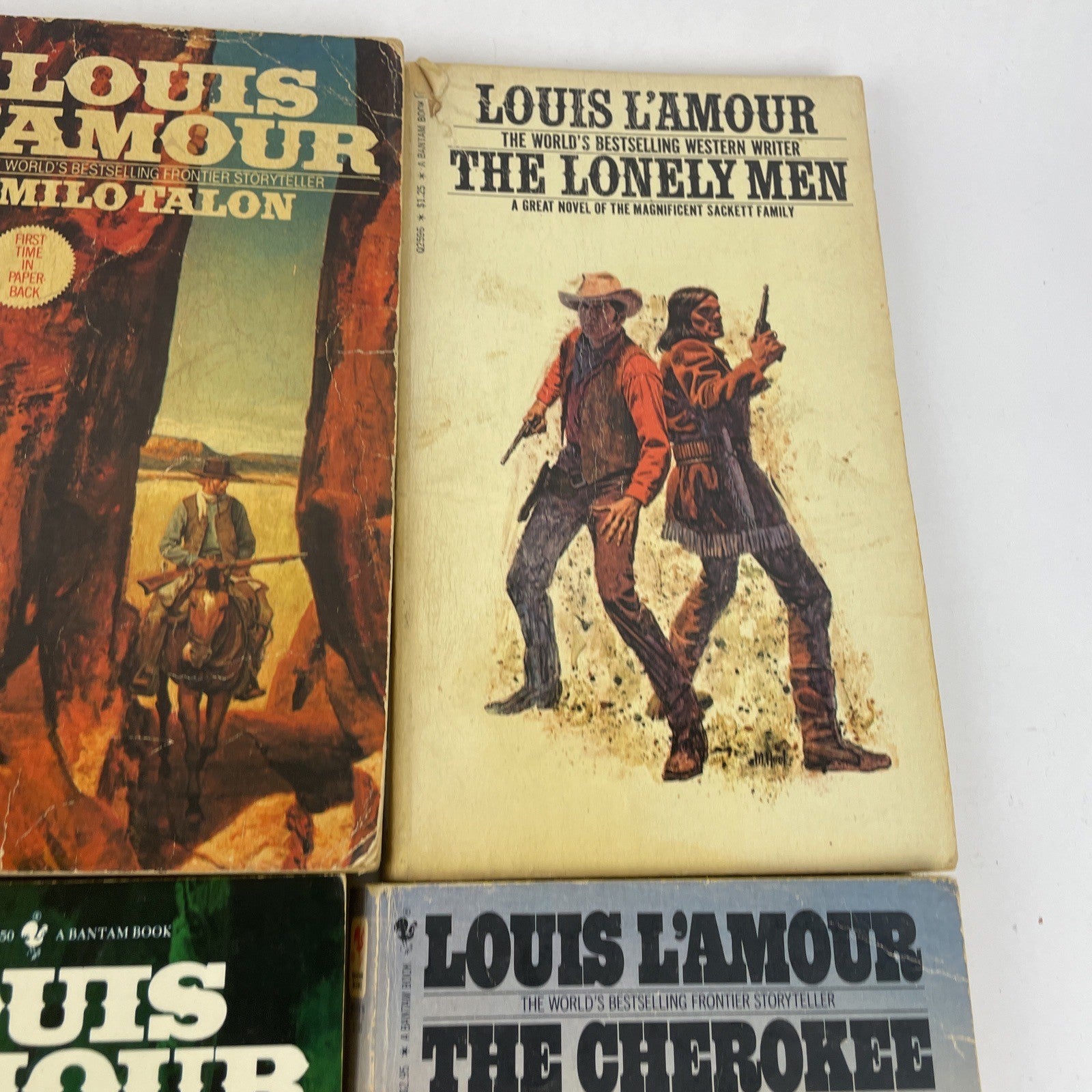 VINTAGE LOT OF 8 LOUIS L'AMOUR WESTERN PAPERBACK BOOKS See Discription