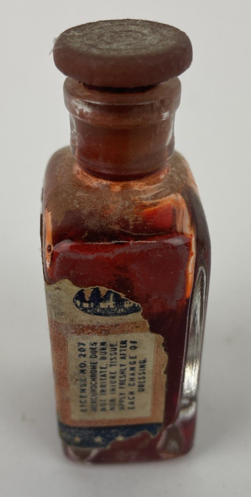 Antique Medicine Bottle 1/2 oz - MERCUROCHROME 2% Antiseptic For Cuts & Wounds.