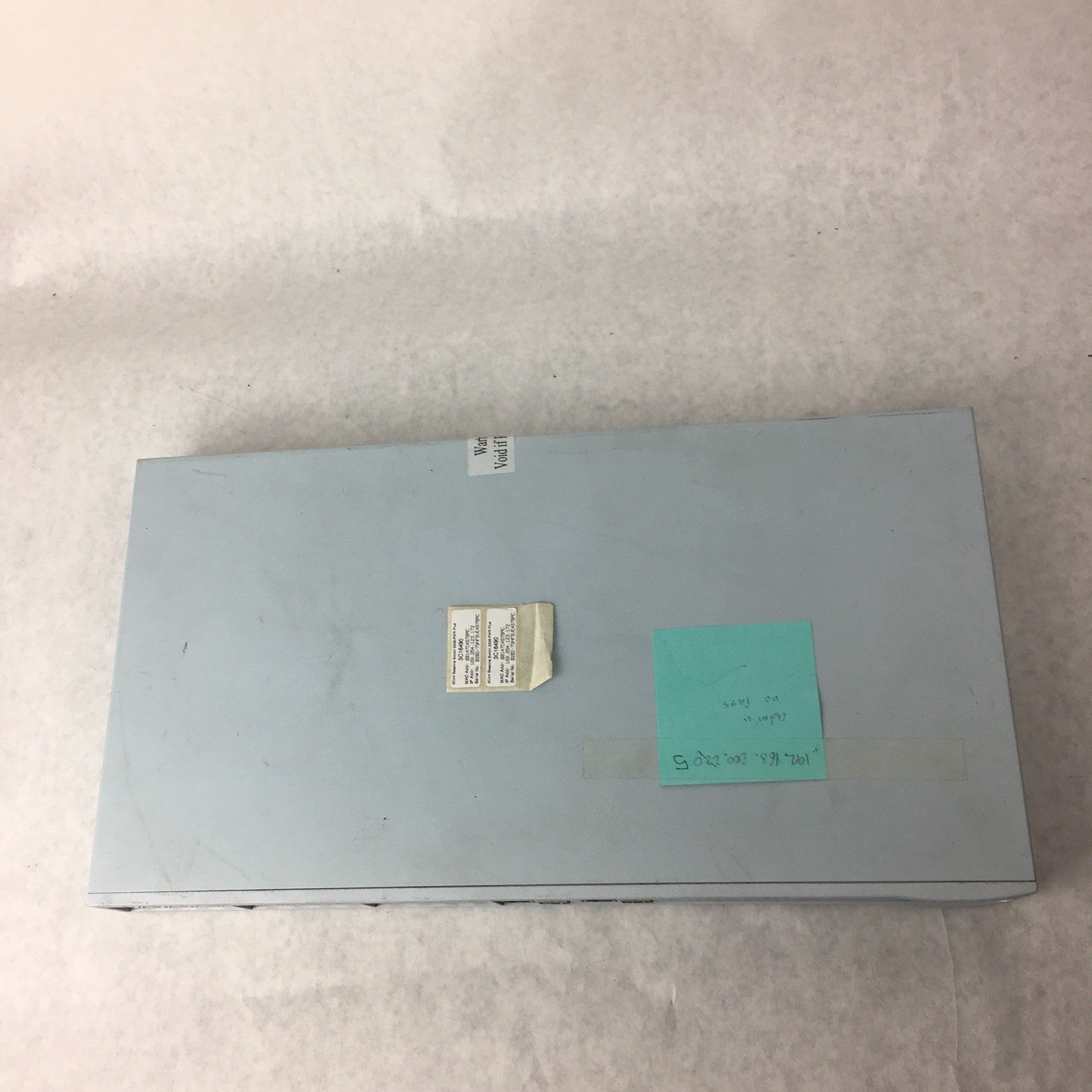 3Com Baseline Switch 2226 Plus 24-Port 10/100 2-Gigabit 3C16475BS