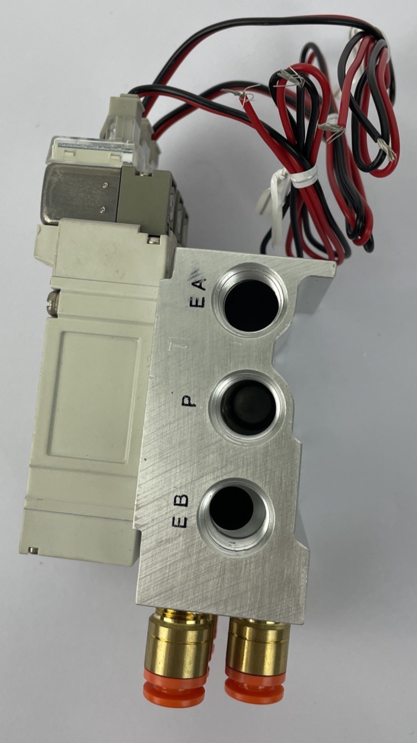 SMC SY5140-5LZ Pneumatic Solenoid Valve, 0.15-0.7MPa, w / 5-Port Base NOS