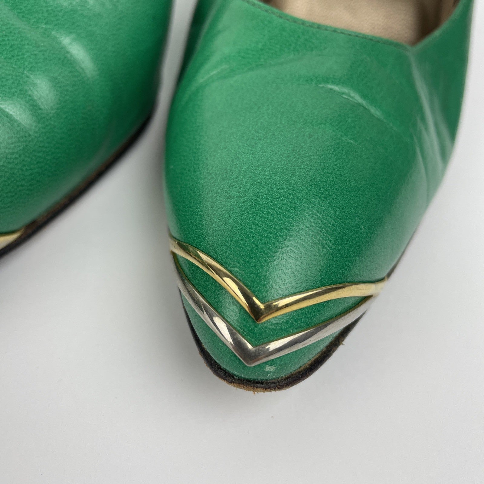 Bruno Magli Green With Gold Closed Toe Stiletto Pumps U.S. Sz 8 AA Made in Italy