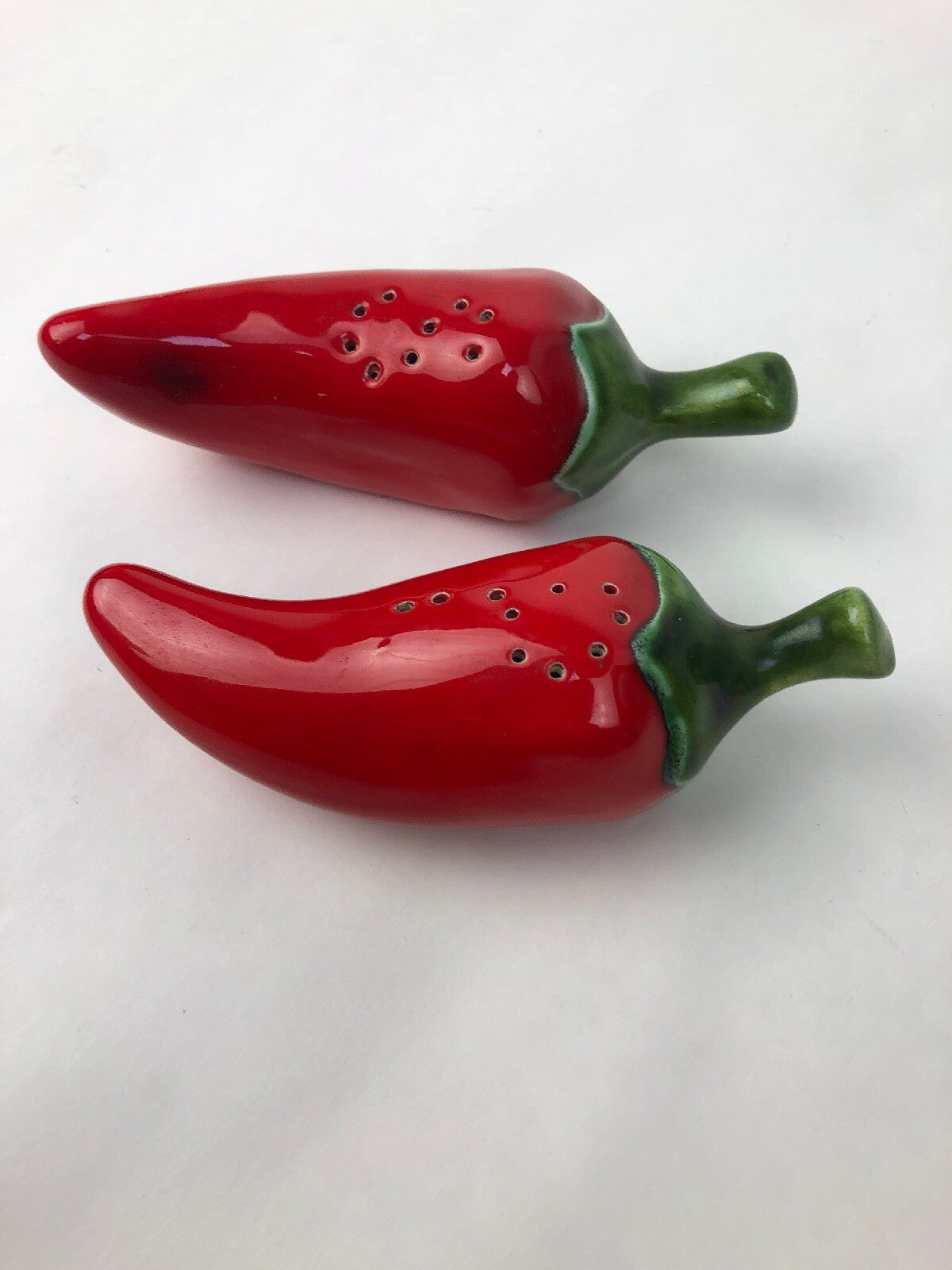 Rare Vintage Red Hot Chili Pepper Salt and Pepper Shakers spicy * FSTSHP