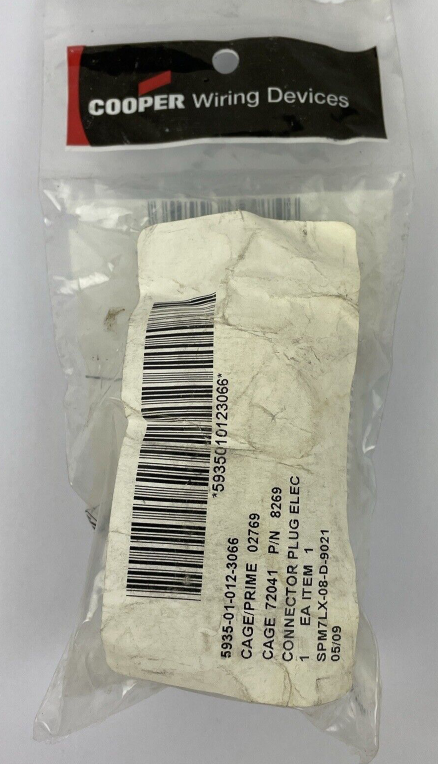 Cooper Wiring 8269 Hospital grade 2-pole 3-Wire Grounded Connector, 15 Amp Clear