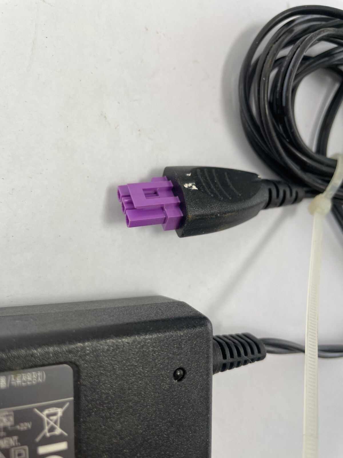 Geniune HP 0957-2385 Output 22 V  0.455 A Power Supply Adapter B01