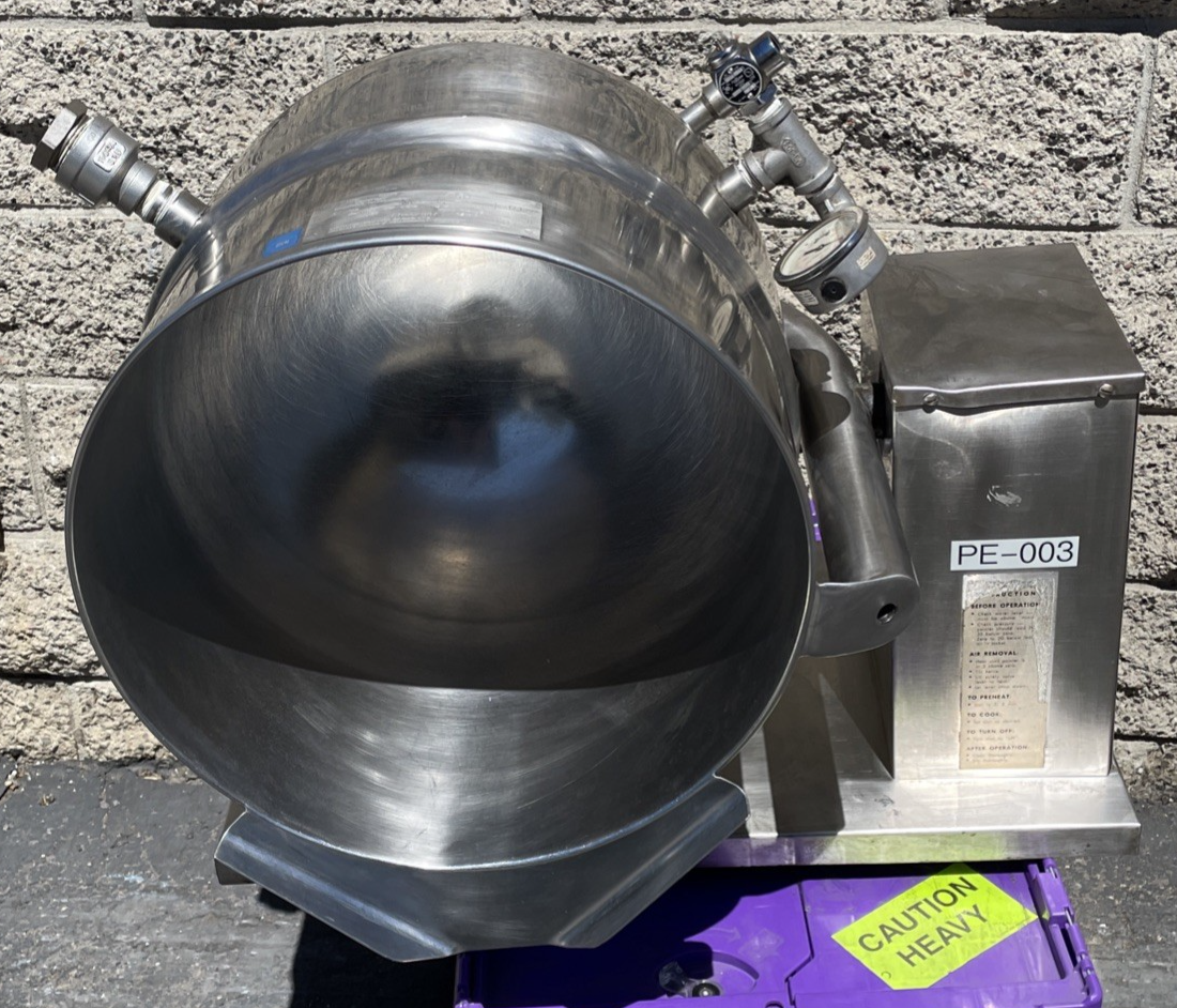 Groen TDB/7-40 Stainless Steel 40-Qt Electric Tilting Floor Steam Kettle