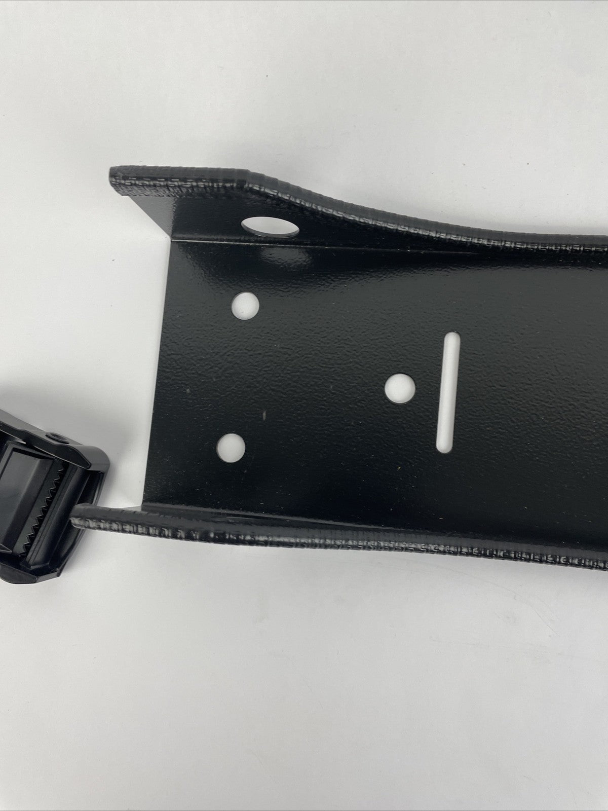 Wall-Mounted Gas Cylinder Bracket with Cinch Safety Strap & Edge Protector - NEW