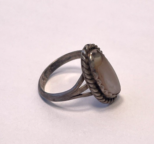 Vintage Navajo Native American Mother of Pearl 925 Sterling Silver Ring Size 6