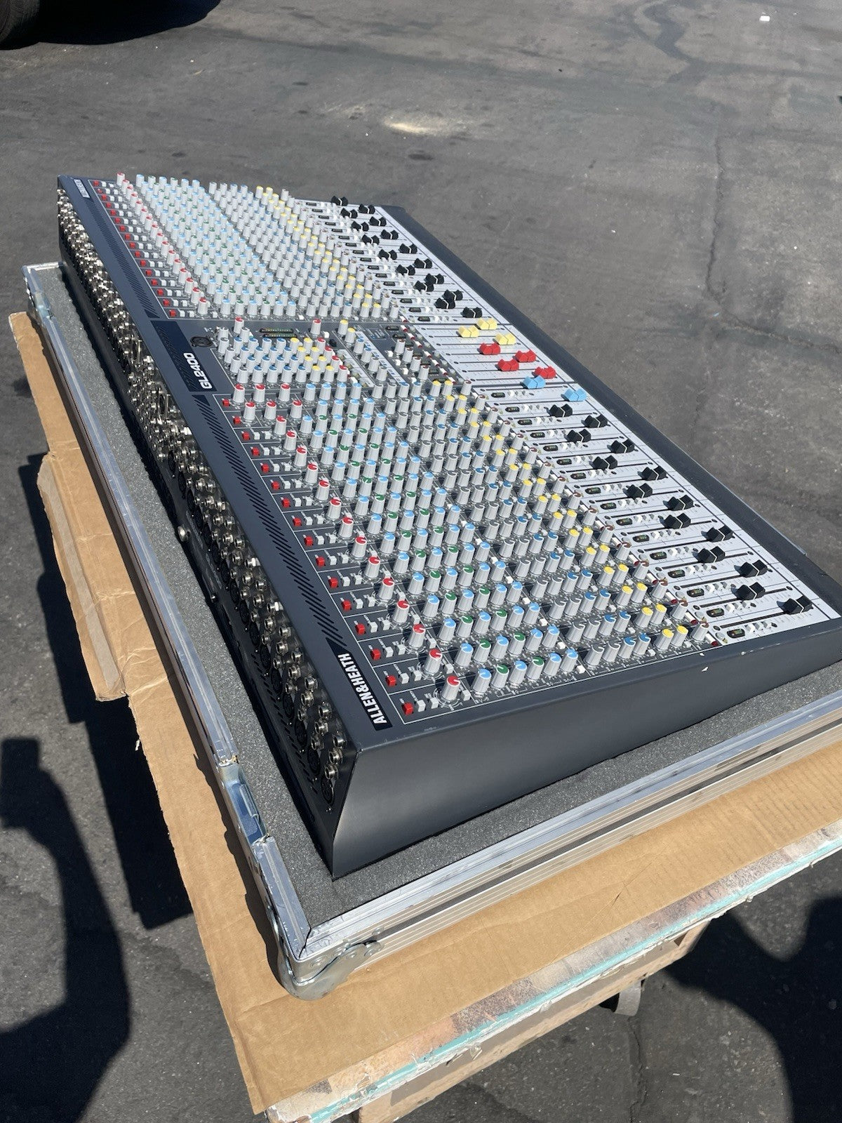ALLEN & HEATH GL2400-32 Professional Dual Function Audio Mixer In Road case