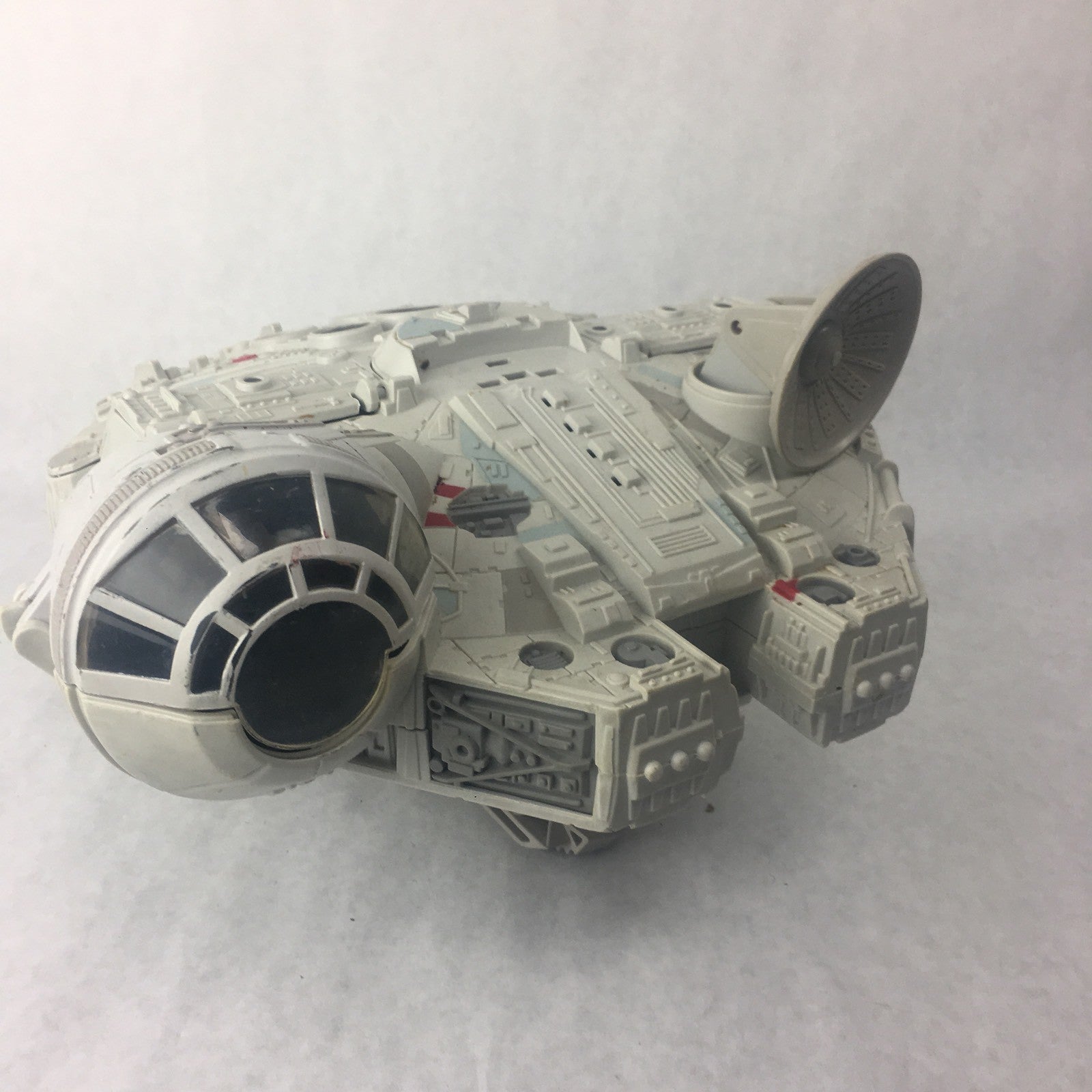 STAR WARS MILLENIUM FALCON SPACESHIP 2001 Hasbro C-060A