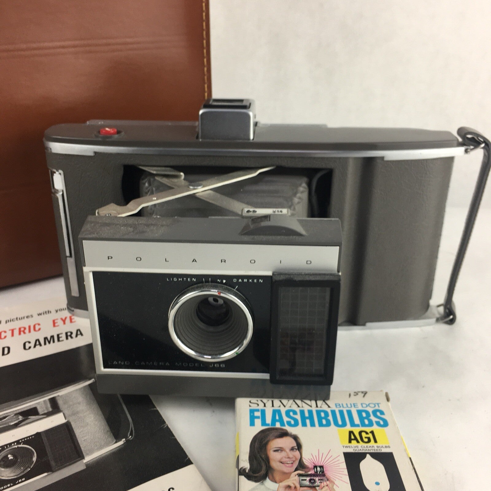 VINTAGE FILM & PHOTOGRAPHY POLAROID ELECTRIC EYE LAND CAMERA MODEL J66