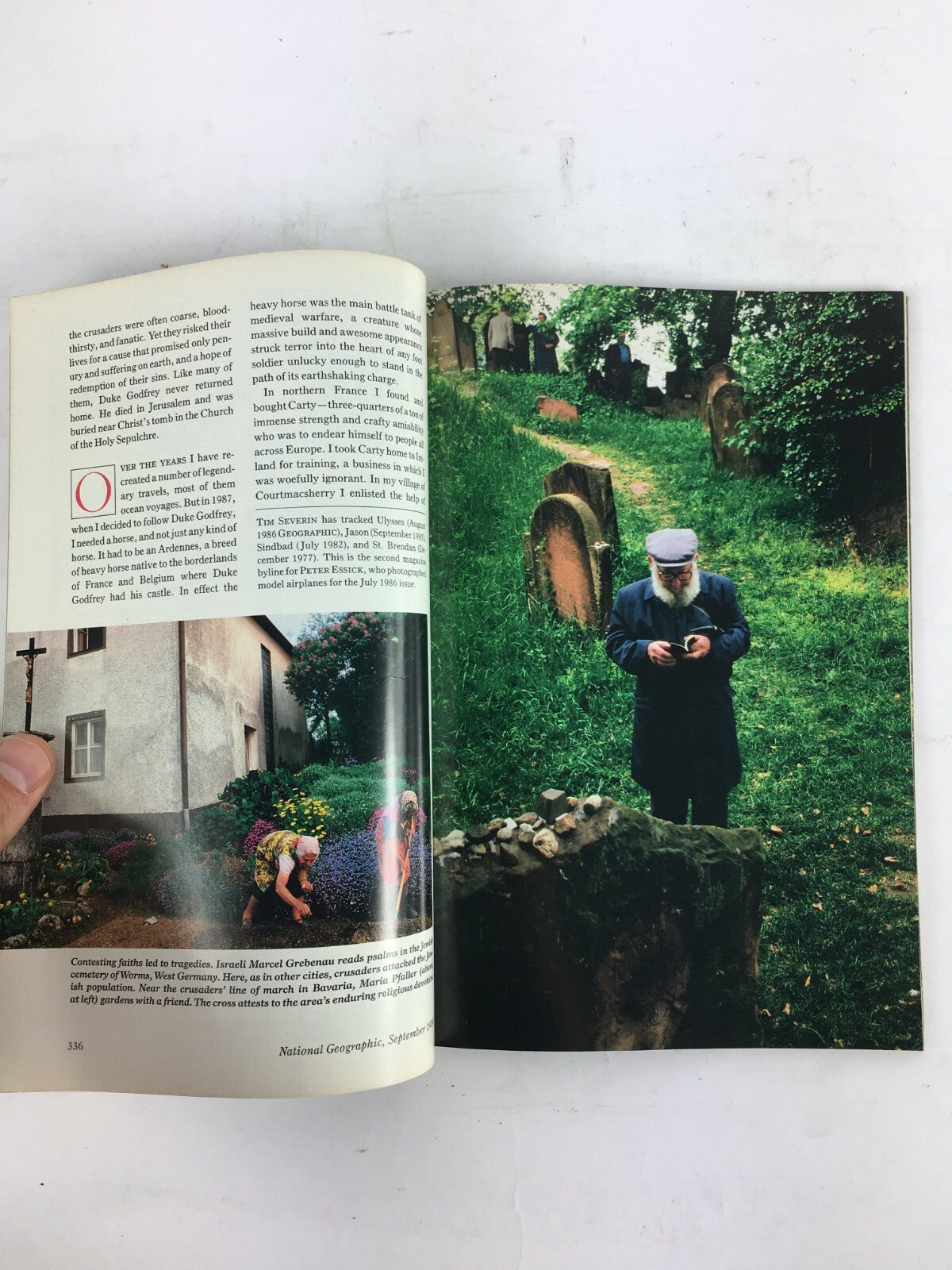 September 1989 National Geographic Magazine Retracing the First Crusade Malawi