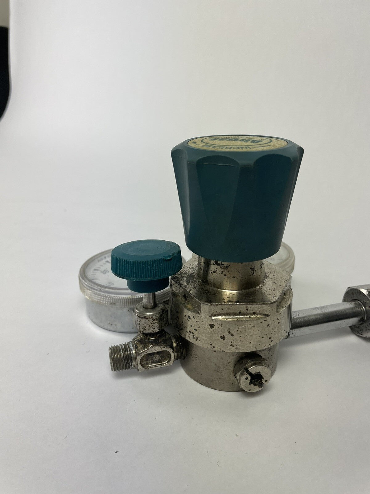 AIRGAS 4122301 TWO STAGE GAS REGULATOR GAUGE 100 / 3000 PSI 4122301-000