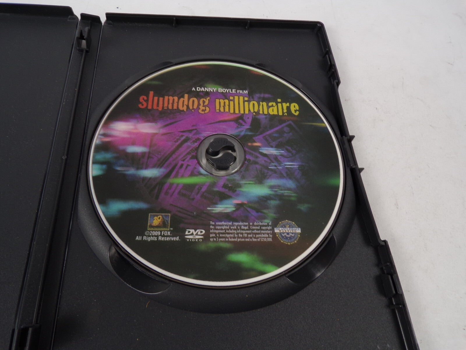 Slumdog Millionaire a Danny Boyle Film What Are Critics Saying About DVD Movies