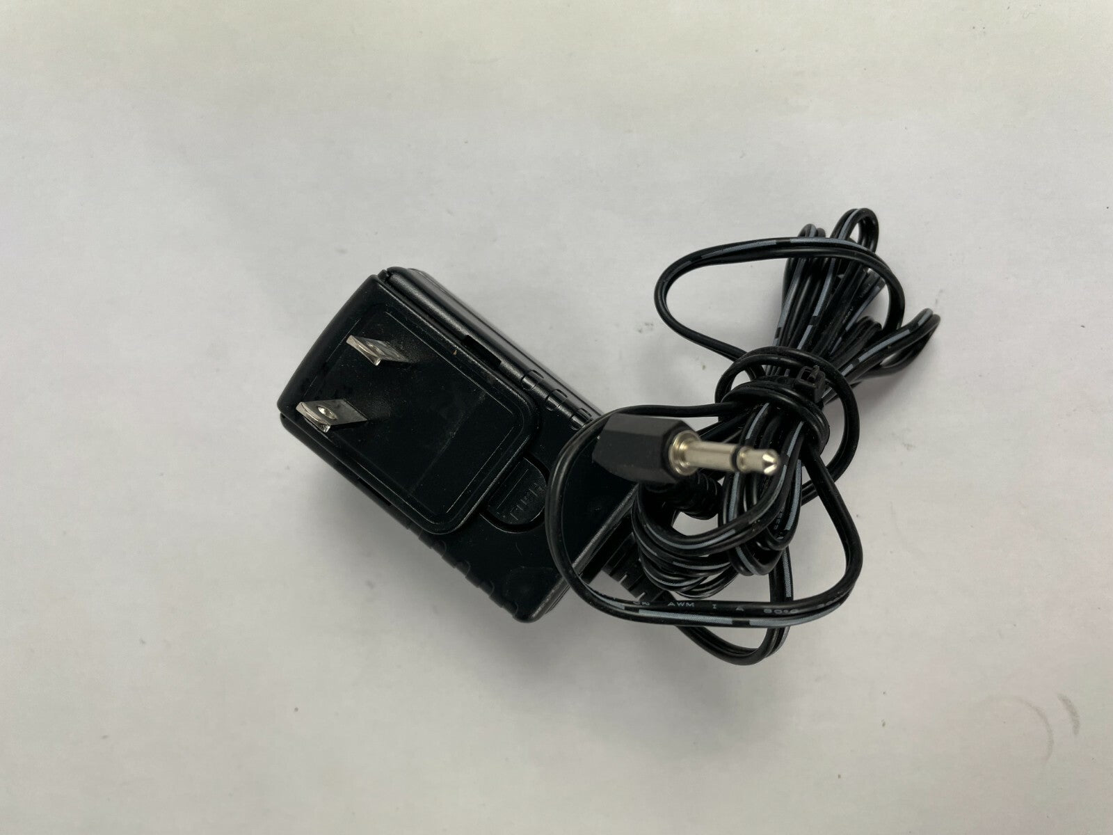 Genuine Switching  AC Adapter Output 9 V 1100mA Power Supply Adapter A73