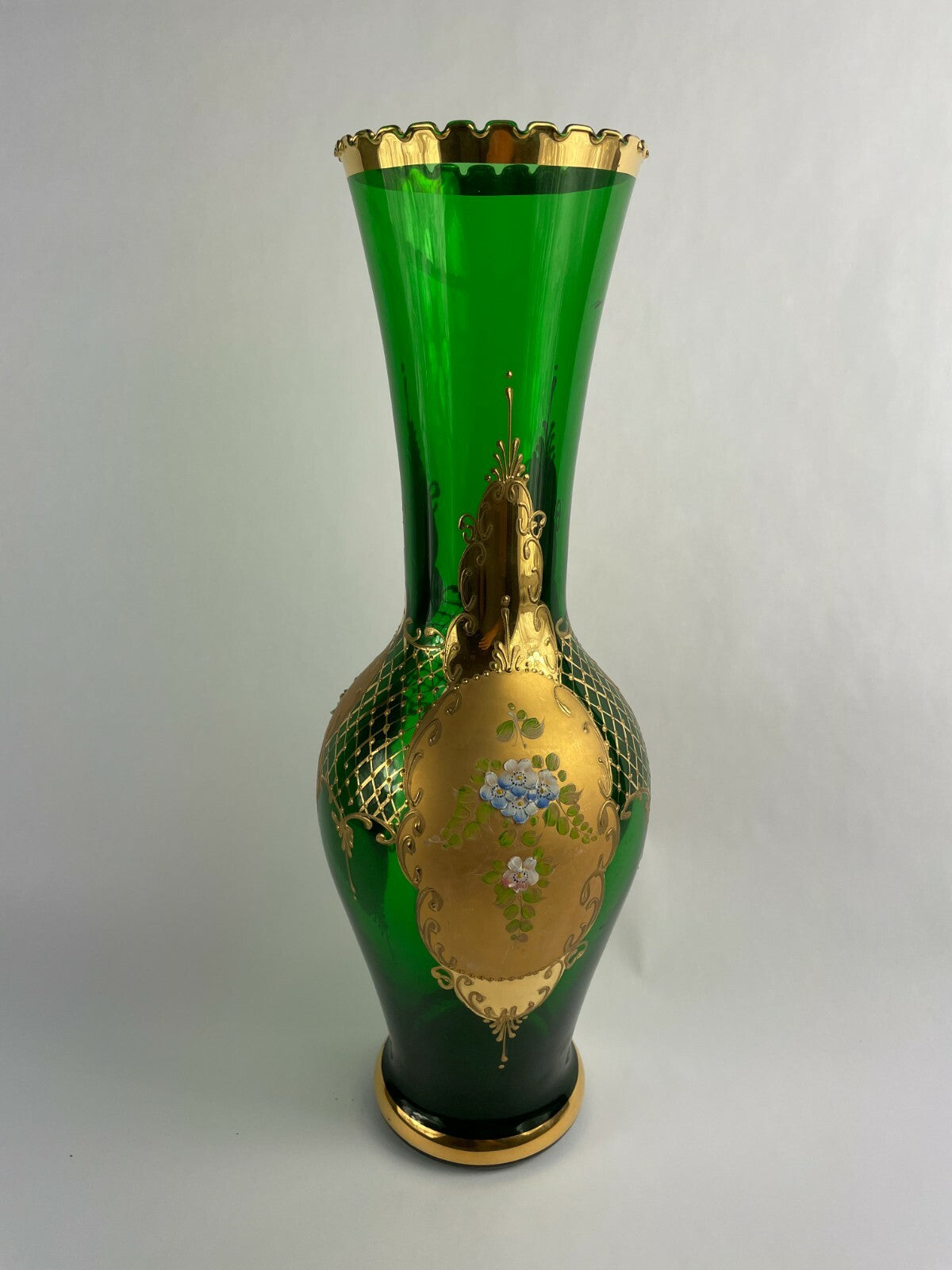 Beautifully Designed Glass Decotrative Home Decor